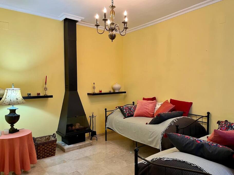 Apartamento Suite Alameda De Hercules Севілья Екстер'єр фото