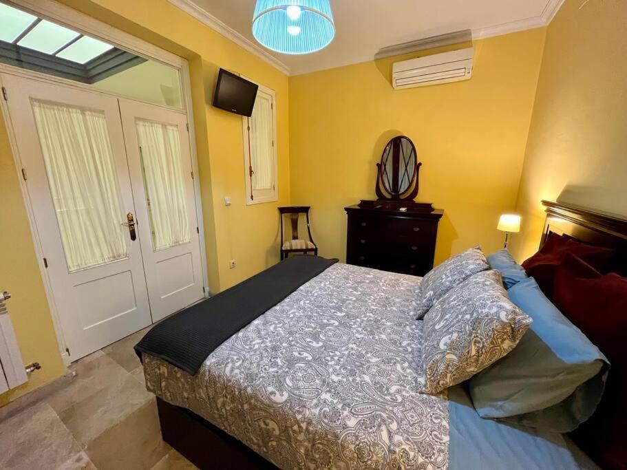 Apartamento Suite Alameda De Hercules Севілья Екстер'єр фото