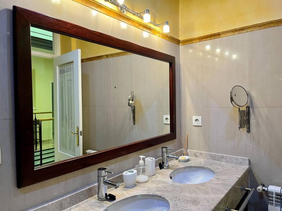 Apartamento Suite Alameda De Hercules Севілья Екстер'єр фото